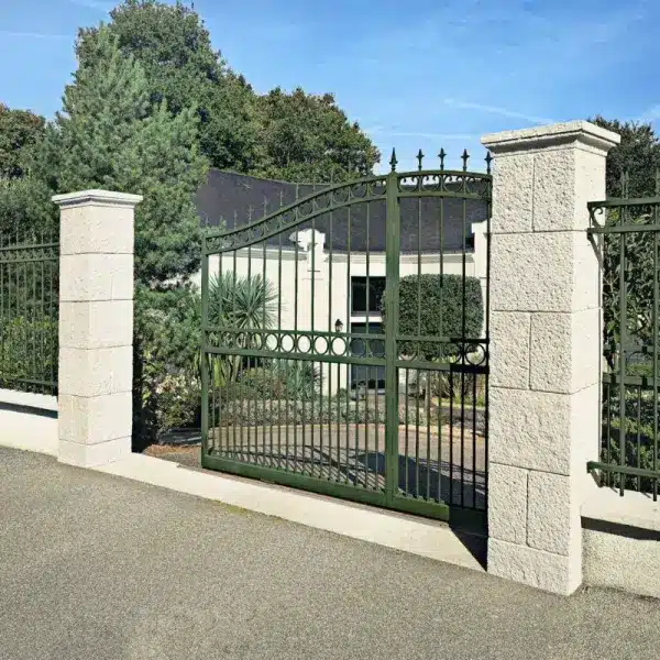 Installation d’un portail coulissant sur piliers en pierre à Cognac