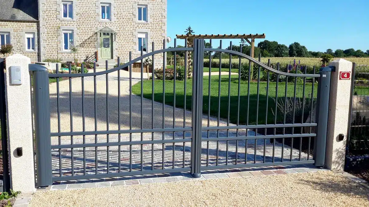 Construction d’une clôture maçonnée avec un portail battant à Angoulême
